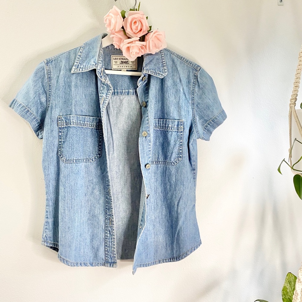 Levi’s Denim Button Down Top - Light Wash
